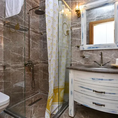 Orchis Otel Ayvalı